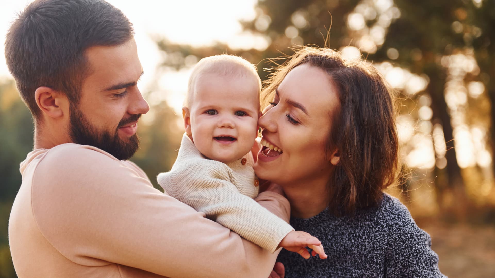 Net worth surged 37% in pandemic era for typical family, Fed finds